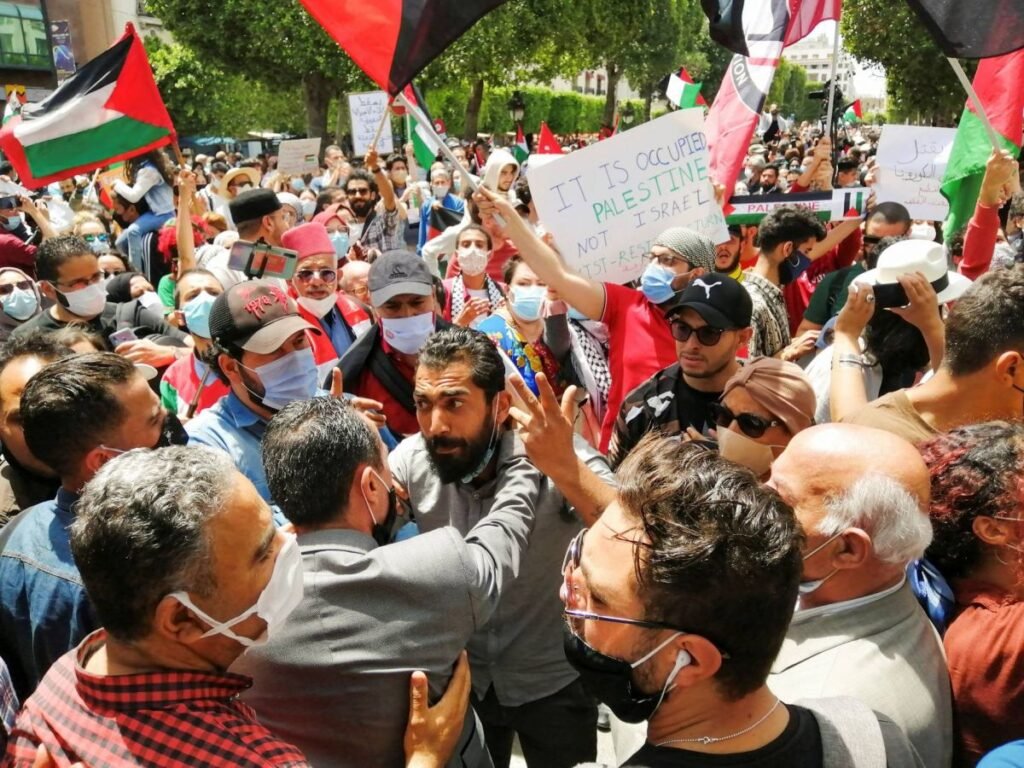 في تونس، الشارع يصرخ ضد الخيانة