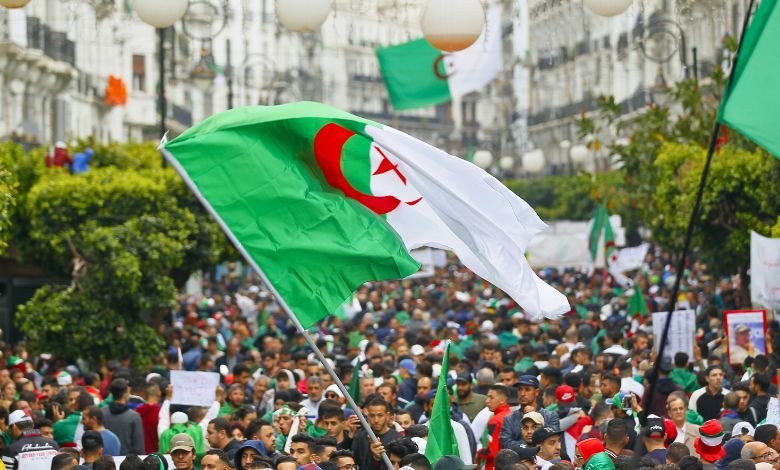مئة شخصية تقول “كفى” لنظام الجزائر الاستبدادي