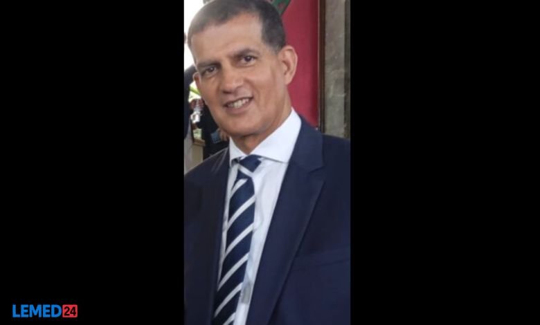 كتّاب القصر: عندما يصنع النظام الجزائري مثقفين على مقاسه