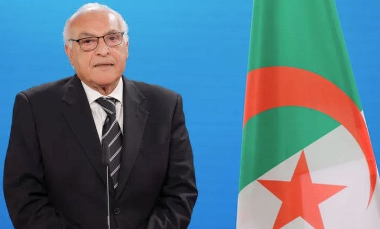 عطاف في فخ تصريحاته.. كيف كشف وزير خارجية الجزائر ارتباك نظامه دون أن يدري؟
