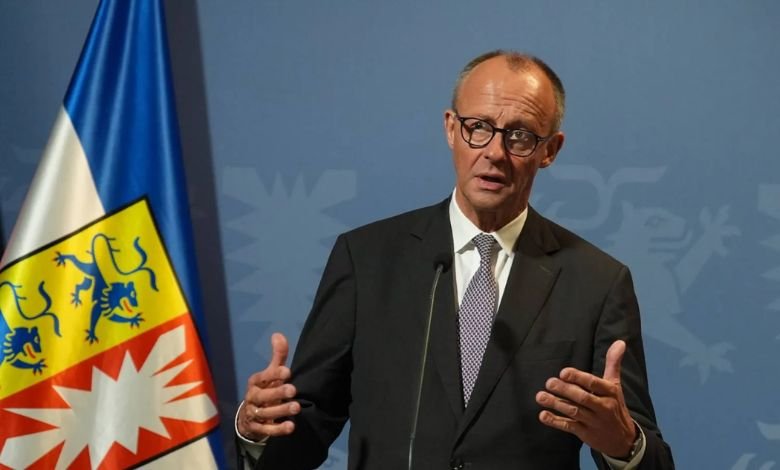 المستشار الألماني يطالب بإعادة لاجئين سوريين إلى بلادهم