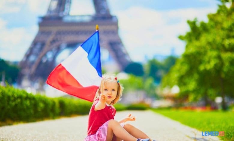 La France face au défi du vieillissement : poursuite de la baisse des naissances de 2,3 %