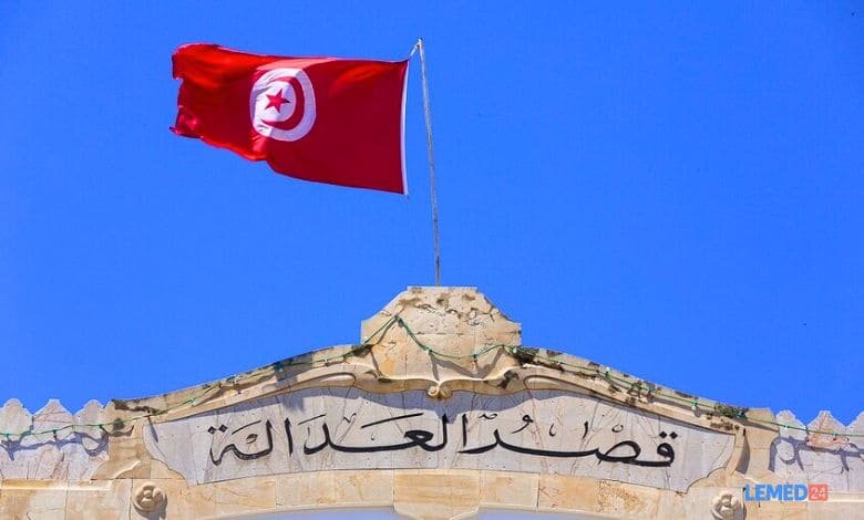 Tunisie : des peines de prison allant jusqu’à 45 ans pour des opposants et des hommes d’affaires dans l’affaire du « complot contre la sécurité de l’État »