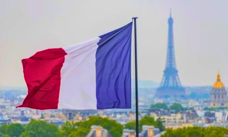 اختبار مدني جديد في فرنسا يضع المهاجرين المغاربة أمام امتحان القيم والجنسية ابتداء من 2026