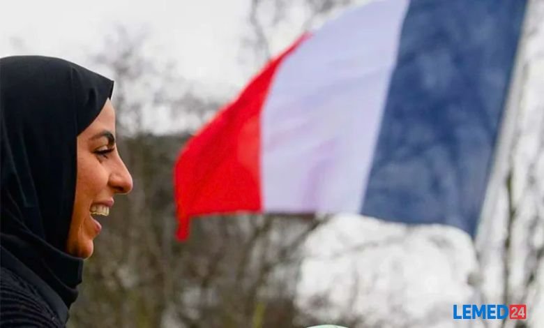 France: le ministre de l’Intérieur s’oppose à l’interdiction du voile pour les mineures