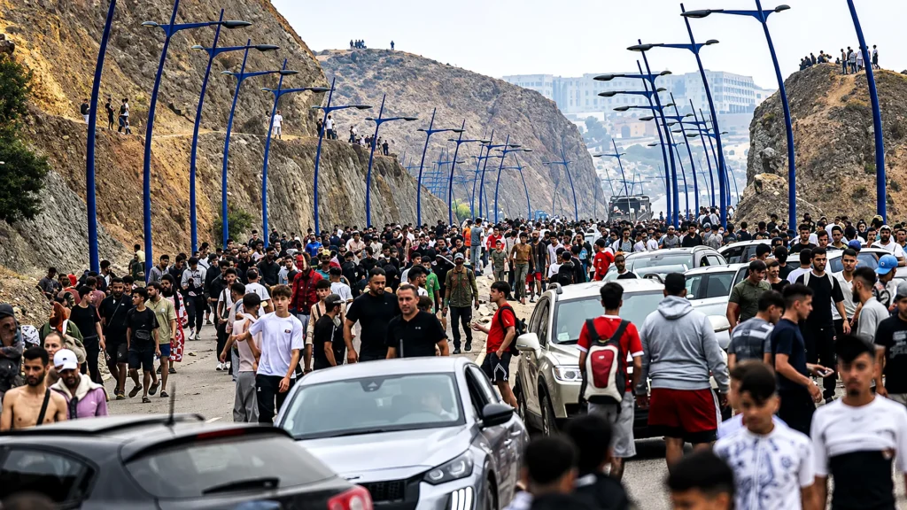 من سبتة إلى لامبيدوزا: المغرب الكبير يفقد شبابه